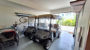 Villa Monticello – Anahita - garage avec golf cart