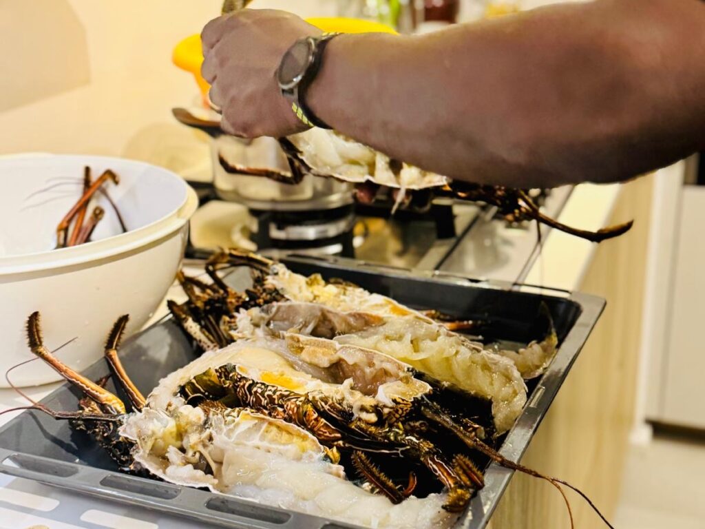 La préparation des langoustes façon « Renaud »! La préparation des langoustes façon « Renaud »!